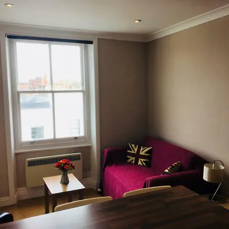 2 Bedroom Apartment In Westminster